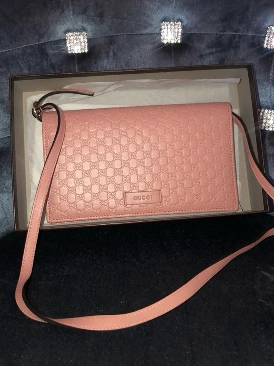Gucci Blush Pink Embossed GG Crossbody Wallet - Picture 2 of 9